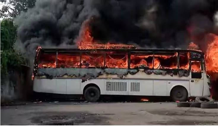 ఘోర బస్సు ప్రమాదం… 25 మంది సజీవ దహనం