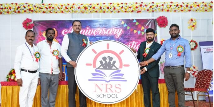 విద్యార్థులు జాతీయ స్థాయి ర్యాంకులు సాధించాలి -సి బీ ఐ మాజీ జాయింట్ డైరెక్టర్